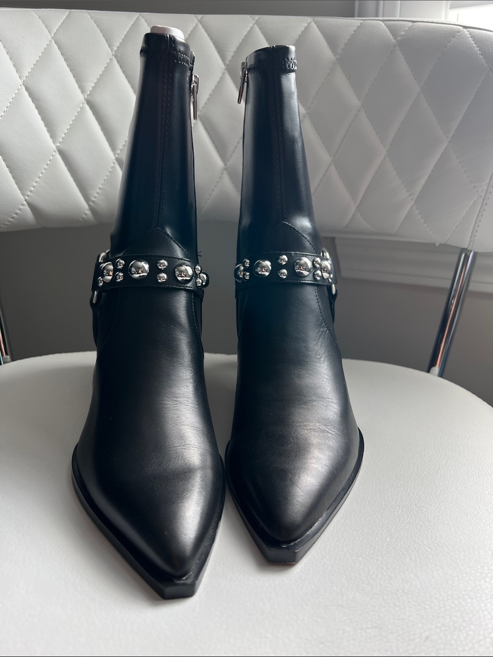 Dolce Vita Women’s 8 Black Studded Pointed-Toe kitten Heel Pleather Ankle Boots - Picture 5 of 8